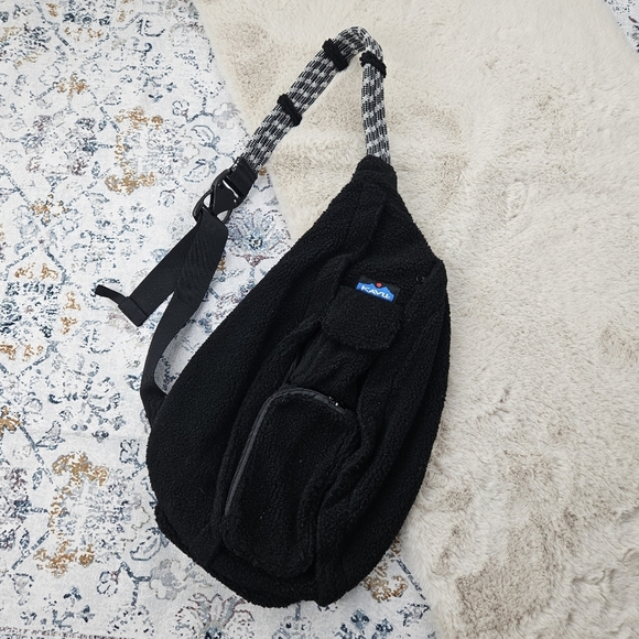 Kavu Handbags - Kavu Fleece 4 Rope Sling Bag Black